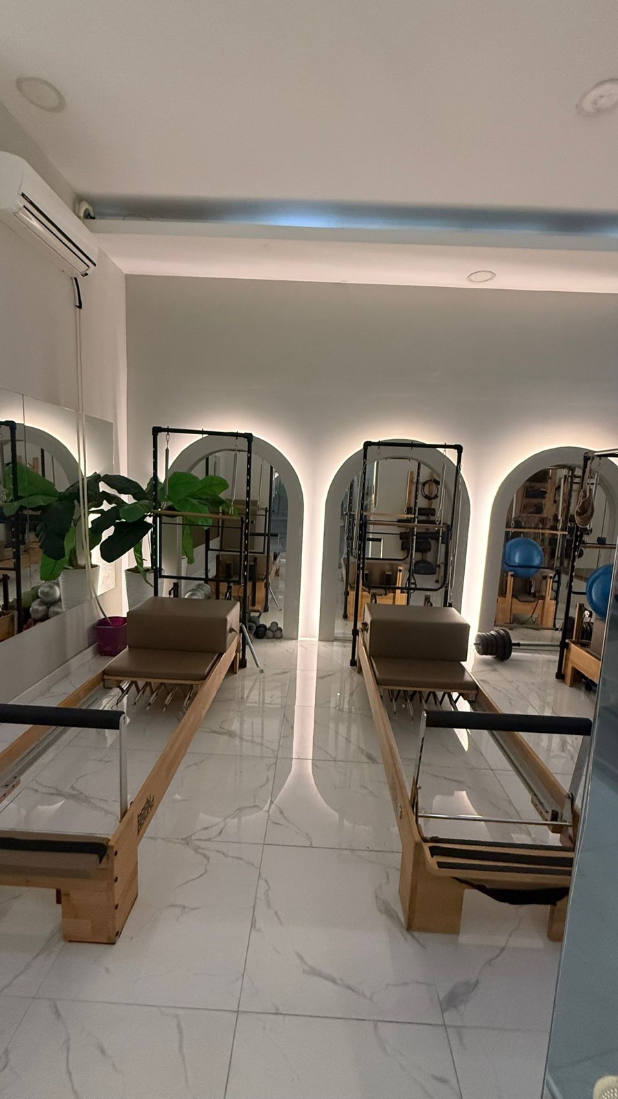 Avcılar pilates stüdyosu — kemerli reformer çalışma alanı